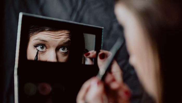 Amankah Menggunakan Eyeliner dan Bulu Mata Palsu Magnetic?