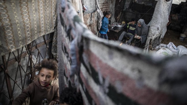 Hamas menyatakan tidak bisa lagi melakukan tes Covid-19 di Jalur Gaza, Palestina, karena kekurangan alat uji.