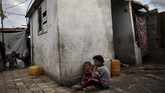 FOTO: Blokade Israel Hancurkan Ekonomi Gaza Blokade Israel terhadap Jalur Gaza sejak 2007 menyebabkan wilayah yang terkepung kerugian hingga 16,7 miliar dolar AS.