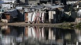 FOTO: Blokade Israel Hancurkan Ekonomi Gaza Blokade Israel terhadap Jalur Gaza sejak 2007 menyebabkan wilayah yang terkepung kerugian hingga 16,7 miliar dolar AS.