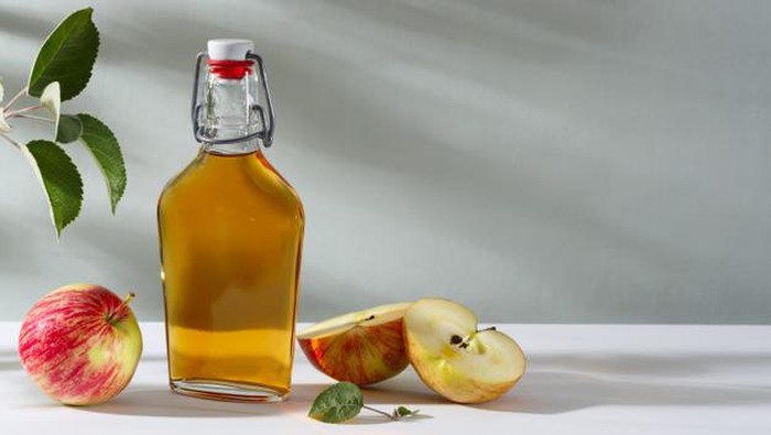 Cuka apel di dalam botol