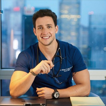 Dicap Munafik, Si Dokter Seksi Kepergok Pesta Tidak Pakai Masker