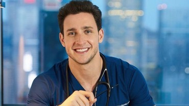 img-title Dicap Munafik, Si Dokter Seksi Kepergok Pesta Tidak Pakai Masker