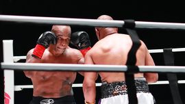Penghitungan Tak Resmi: Tyson Menang Angka atas Jones