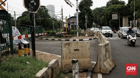 Kereta Hantam Avanza Mogok di Bekasi: Alasan Mesin Ngadat di Rel