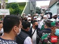 Polisi Antar Surat Panggilan ke Rumah Rizieq Shihab