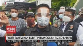 VIDEO: Polisi Sampaikan Surat Pemanggilan Rizieq Shihab