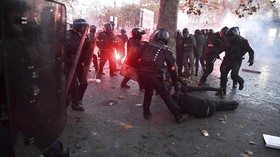 FOTO: Ricuh Demo Penolakan RUU 'Pengintaian Warga' di Prancis