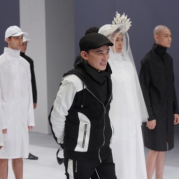 5 Desainer Indonesia yang Sukses Mendunia, Dipakai Lady Gaga-Madonna