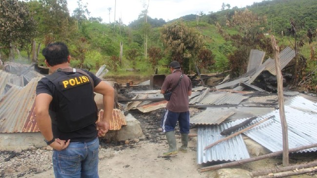 Satgas Tinombala melakukan pengejaran di wilayah Sigi, Parigi, dan Poso untuk mencari kelompok Ali Kalora yang melakukan penyerangan.