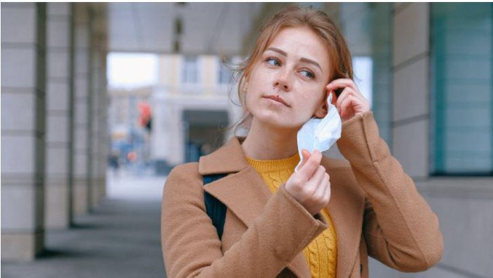 6 Tips Jitu Ciptakan Mask-proof Makeup, Makeup Gak Transfer ke Masker!