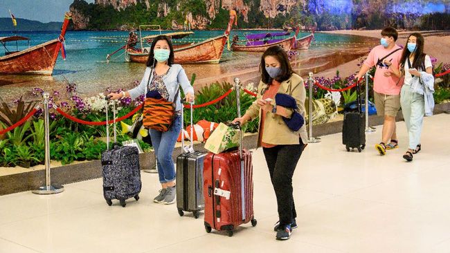 Phuket bersiap membuka gerbang pariwisatanya pada Juli untuk wisatawan mancanegara yang telah divaksin.