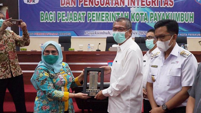 Wakil Ketua Komisi Pemberantasan Korupsi (KPK) Lili Pintauli Siregar memberikan Sosialisasi Pencegahan Korupsi dan Penguatan Integritas.