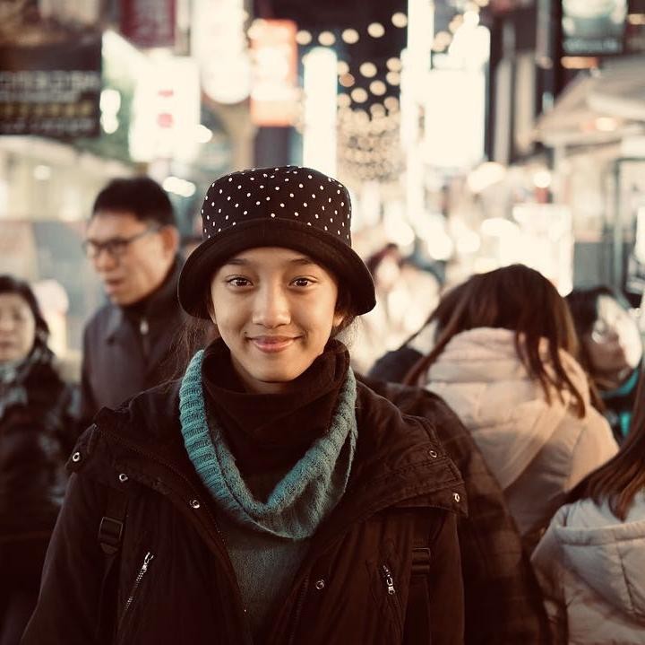 <p>4. Walau memiliki ayah terkenal, hal tersebut tak serta merta membuatnya kerap tersorot, Bunda. Hal ini terbukti dengan jarangnya Aisha muncul di layar kaca atau media lain. (Foto: Instagram @shadjo04)</p>