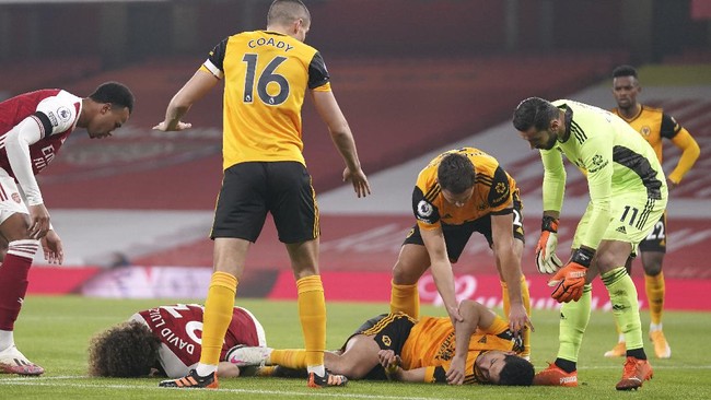 Bintang Wolverhampton Wanderers, Raul Jimenez dalam kondisi stabil setelah menjalani operasi pada tengkorak kepala yang retak.