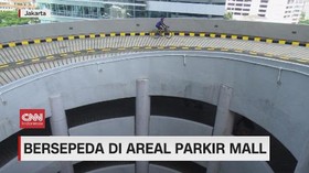 VIDEO: Bersepeda di Areal Parkir Mall