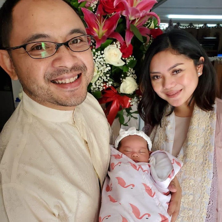 <p>Selapanan merupakan acara yang biasanya dilakukan pada hari ke-35 setelah kelahiran seorang bayi pada adat Jawa. Lucu dan menggemaskan ya Kiara Bella Rukmana, Bunda. (Foto: Instagram @princessraiyah)</p>