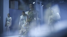 FOTO: Hijaukan Bumi Lewat Sustainable Fashion 3 Desainer DFK