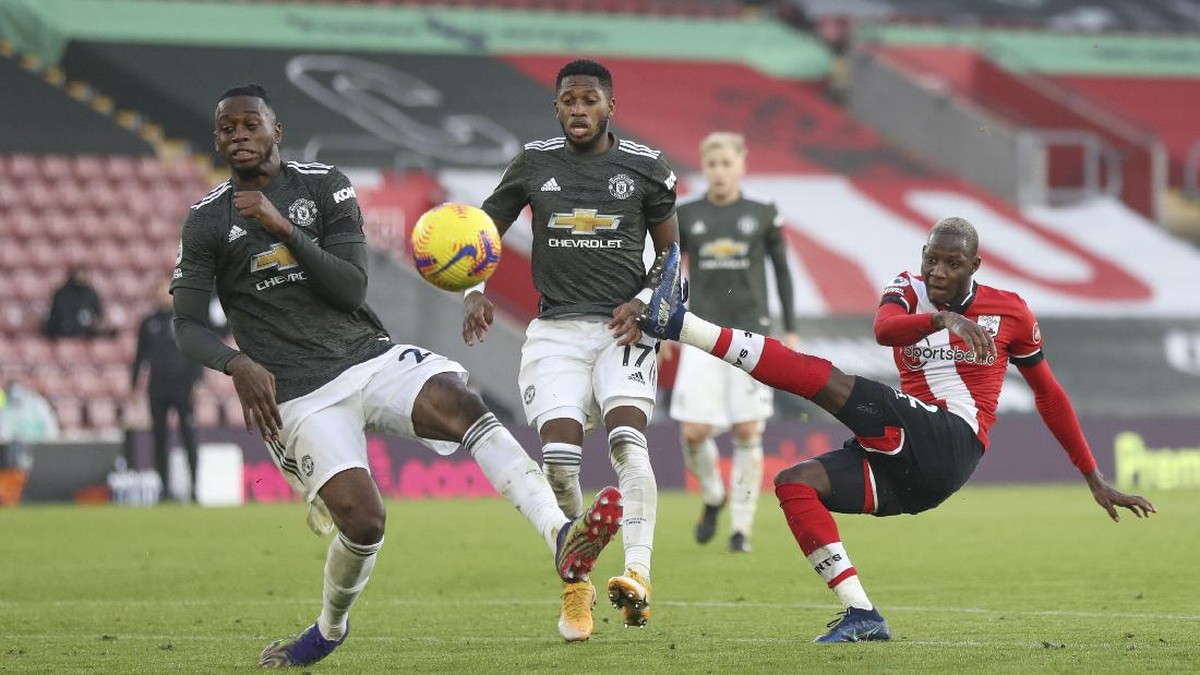 FOTO: Cavani Buat Man Utd Menang Dramatis
