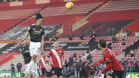 FOTO: Cavani Buat Man Utd Menang Dramatis
