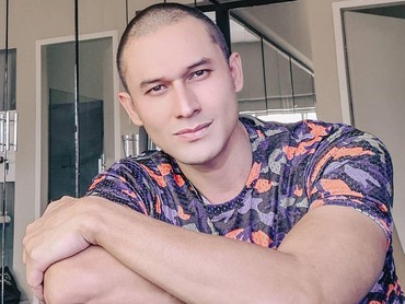 img-title Penampilan Terbaru Indra Bruggman yang Bikin Kaget