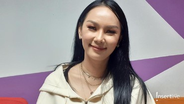 Kalina Oktarani Pakai Seragam SMA, Wajahnya Bikin Bengong Netizen