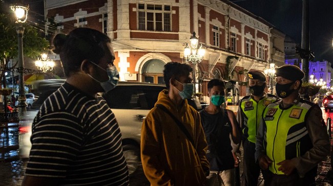 Sekda Jateng Prasetyo Aribowo menyoroti sebaran kasus Covid-19 di Jateng yang meluas di lingkup komunitas mikro seperti RT/RW.