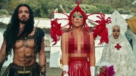 Lelang Kostum Unik Lady Gaga Dibanderol Mulai Rp376 Juta
