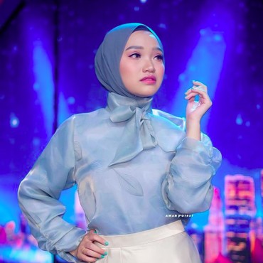 Lirik Lagu Sembunyi Dalam Tawa - Nabila LIDA