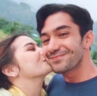 Mesra dengan Reza Rahadian, Prilly Latuconsina: Beruntung Miliki Dia