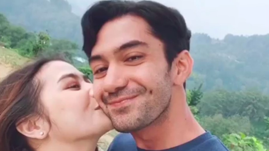 Prilly Latuconsina dan Reza Rahadian