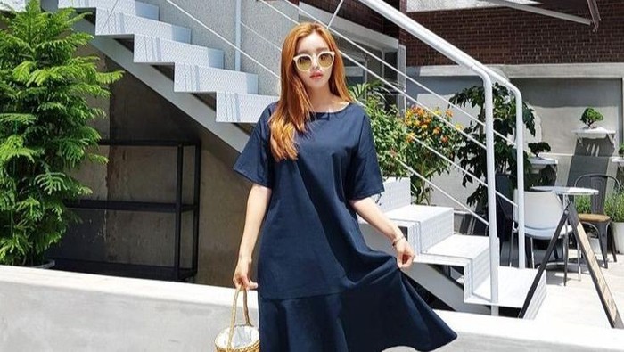 5 Model Dress yang Cocok untuk Pemilik Betis Besar