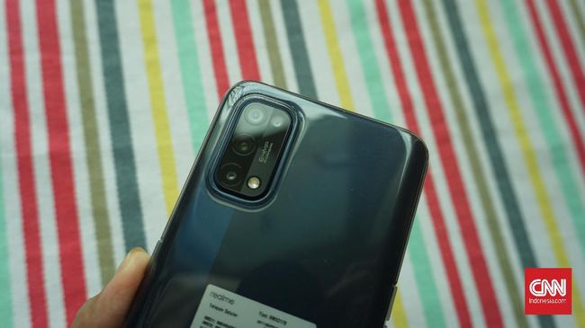 Realme 7 Pro dilego seharga Rp4,999 juta yang bersaing dengan Oppo Reno 4 yang juga dijual di harga yang sama.