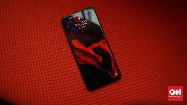 Realme 7 Pro dilego seharga Rp4,999 juta yang bersaing dengan Oppo Reno 4 yang juga dijual di harga yang sama.