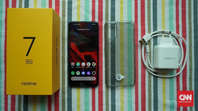 Realme 7 Pro dilego seharga Rp4,999 juta yang bersaing dengan Oppo Reno 4 yang juga dijual di harga yang sama.
