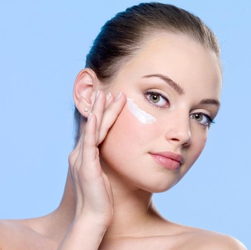 Cegah Keriput dan Mata Panda dengan Eye Cream Lokal Ini