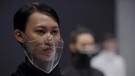 25 Tahun Berkarya, Rinaldy Yunardi Pamerkan Masker Futuristik