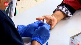 VIDEO: Diberi Sembako Warga Petamburan Ikut Tes Covid-19