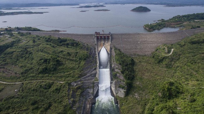 Kementerian PUPR menargetkan dua proyek Sistem Penyediaan Air Minum (SPAM) Jatiluhur 1 dan Karian Serpong beroperasi pada 2024.