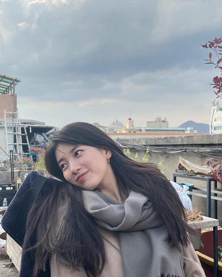 10 Foto Suzy Ini Akan Bikin Kamu Jatuh Cinta Lagi