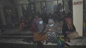 Lirih Doa Warga dari Pengungsian Semeru: Ya Allah, Paringi Selamet