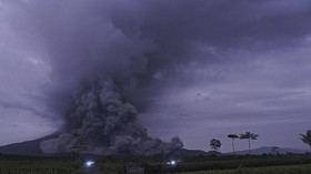 Semeru Kembali Keluarkan Awan Panas Guguran Sejauh 4,5 Km