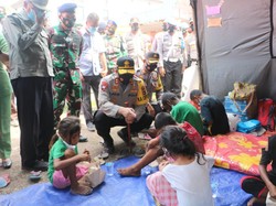 Kapolda NTT Cek Kondisi Pengungsi dan Aktivitas Gunung Lewotolok
