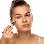 Kenali Macam-macam Warna Concealer Beserta Fungsinya!