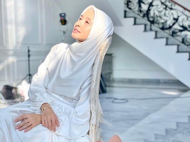 img-title Laudya Cynthia Bella Dipuji Makin Cantik Usai Cerai dari Engku Emran