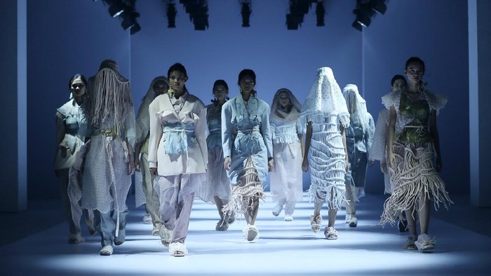 Masa Pandemi Berhasil Menginspirasi Kemegahan Acara Dewi Fashion Knights dalam Jakarta Fashion Week 2021