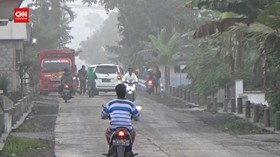 VIDEO: Gunung Semeru Luncurkan Awan Panas, Warga Mengungsi