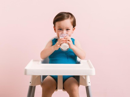 Mana Lebih Baik untuk Anak di Atas Satu Tahun, Susu Formula atau UHT?