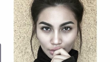 img-title Lakukan Tes Swab Mandiri, Ekspresi Ariel Tatum Disorot