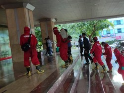 Lagi, Seluruh Area Balai Kota DKI Disemprot Disinfektan Usai Anies Corona